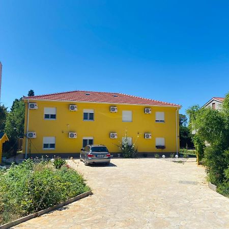 Spacious Apartment Close To The Sea In Kastel Luksic Kaštela Eksteriør bilde