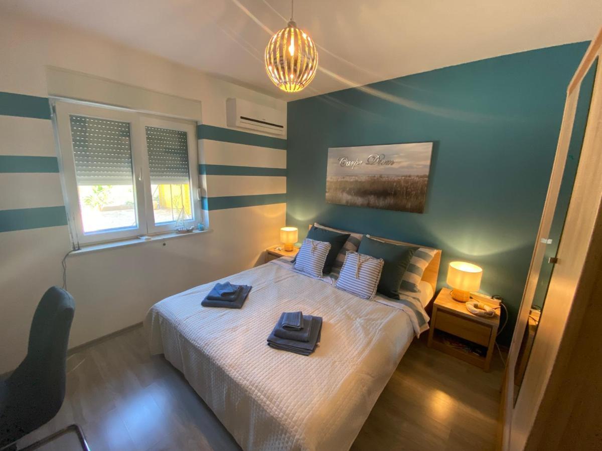 Spacious Apartment Close To The Sea In Kastel Luksic Kaštela Eksteriør bilde