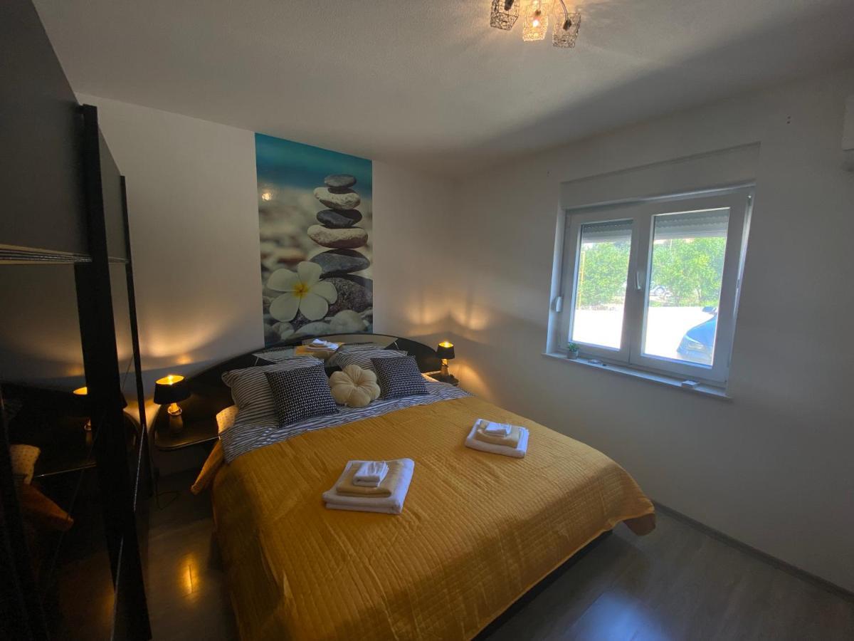 Spacious Apartment Close To The Sea In Kastel Luksic Kaštela Eksteriør bilde