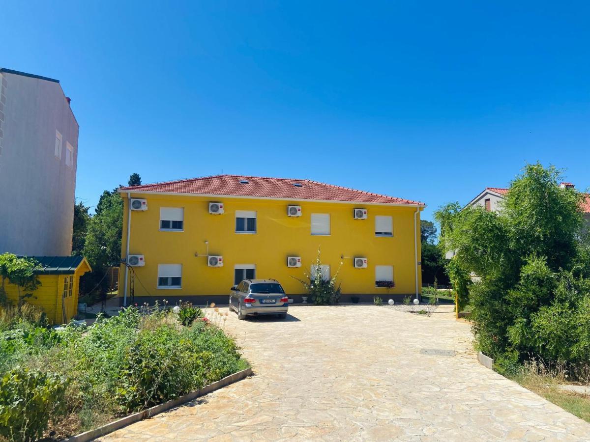 Spacious Apartment Close To The Sea In Kastel Luksic Kaštela Eksteriør bilde