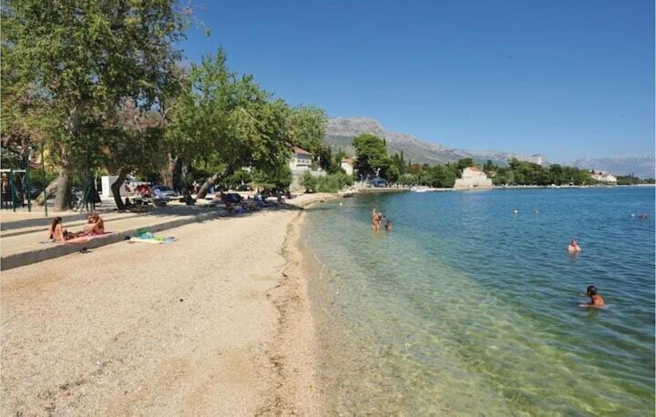 Spacious Apartment Close To The Sea In Kastel Luksic Kaštela Eksteriør bilde