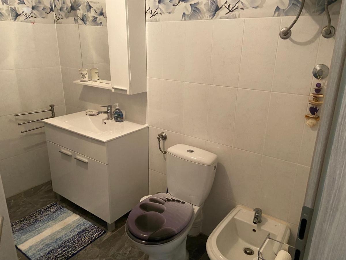 Spacious Apartment Close To The Sea In Kastel Luksic Kaštela Eksteriør bilde