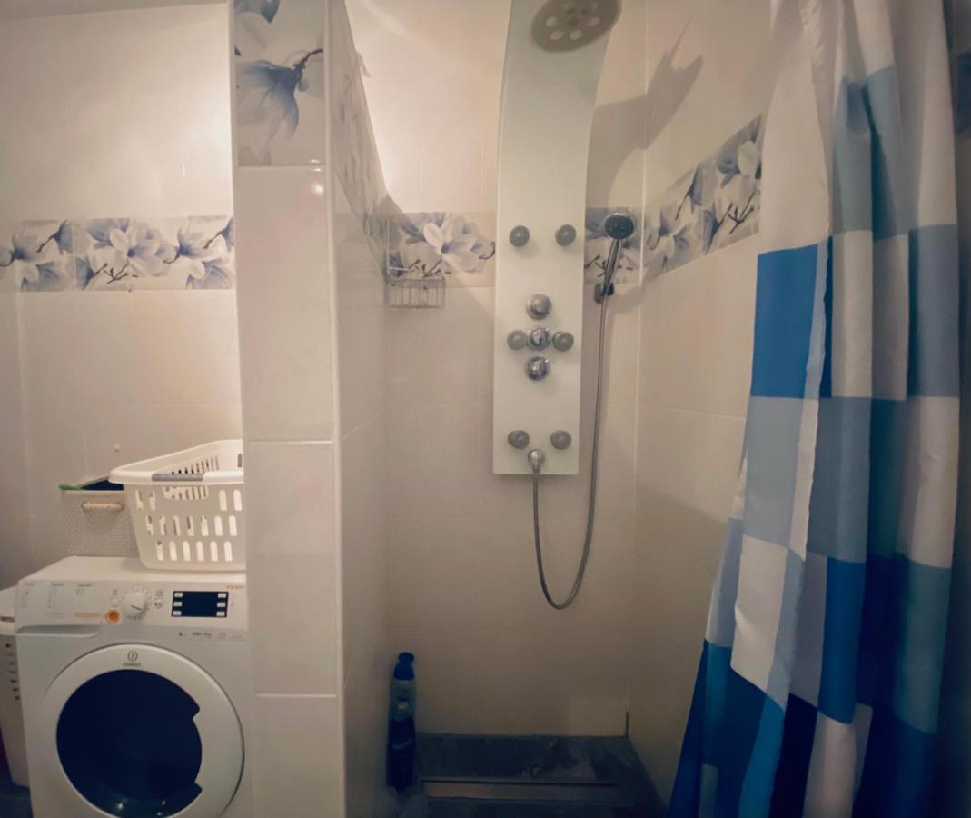 Spacious Apartment Close To The Sea In Kastel Luksic Kaštela Eksteriør bilde