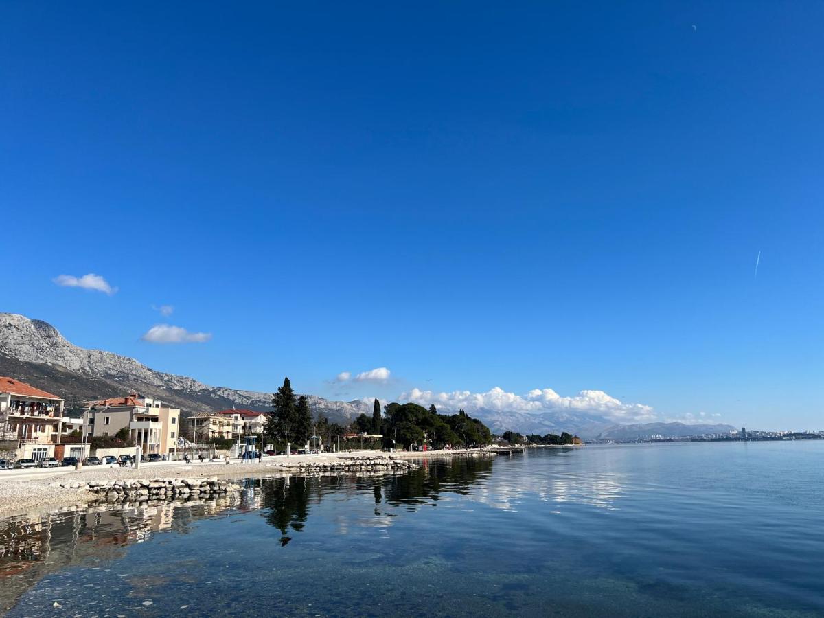 Spacious Apartment Close To The Sea In Kastel Luksic Kaštela Eksteriør bilde