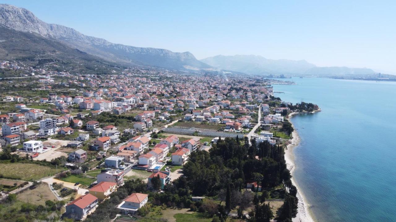 Spacious Apartment Close To The Sea In Kastel Luksic Kaštela Eksteriør bilde