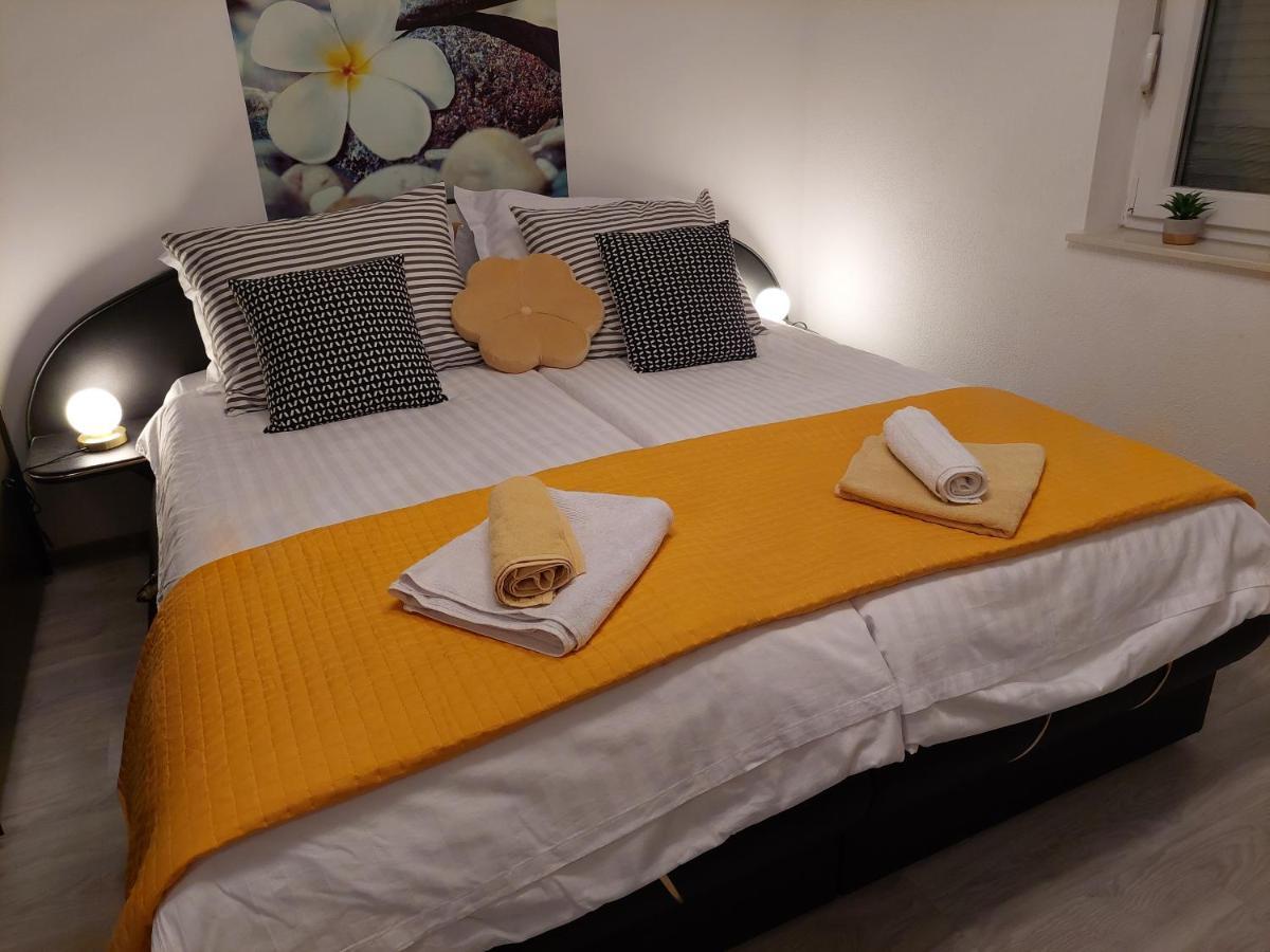 Spacious Apartment Close To The Sea In Kastel Luksic Kaštela Eksteriør bilde