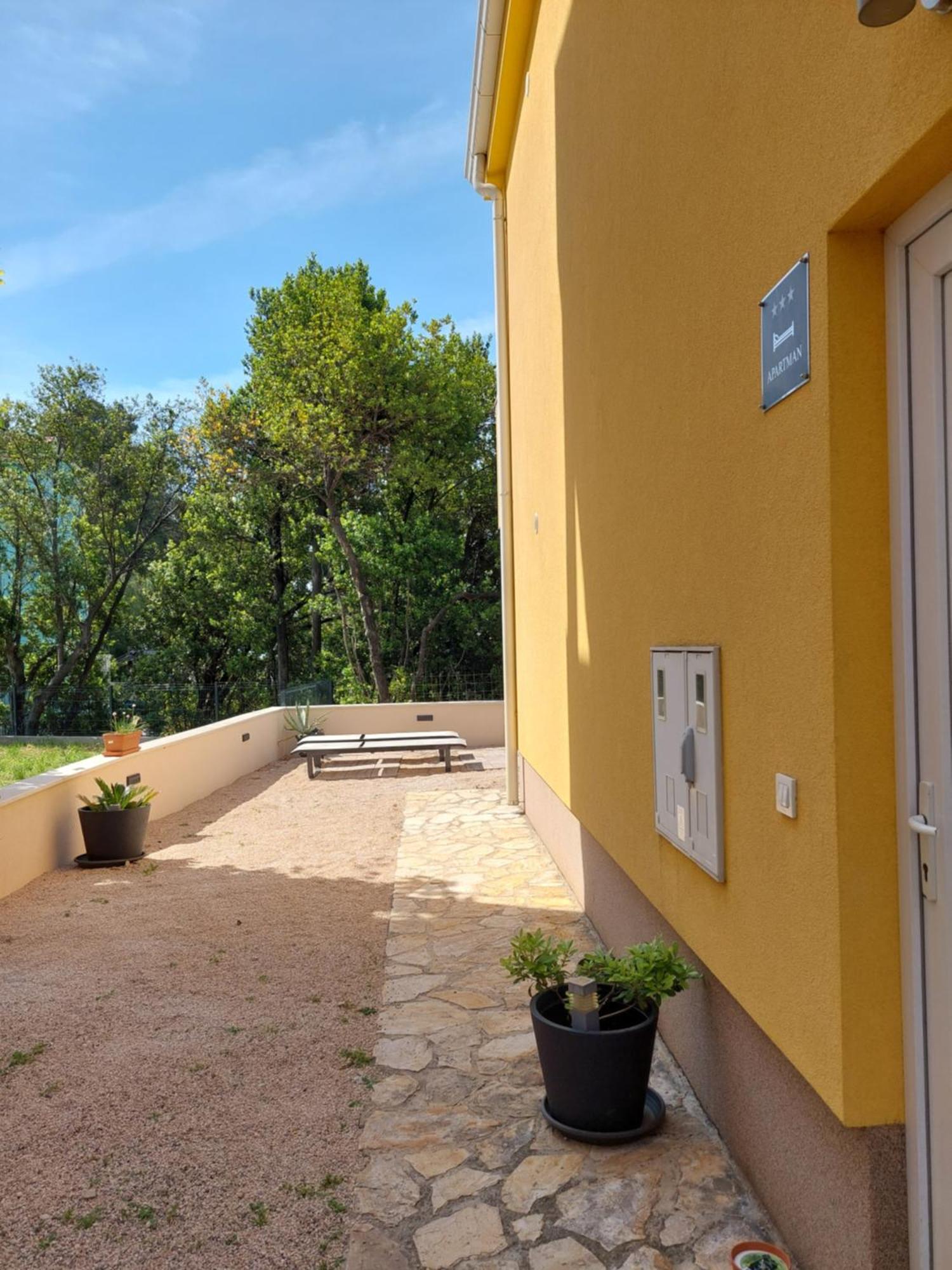 Spacious Apartment Close To The Sea In Kastel Luksic Kaštela Eksteriør bilde